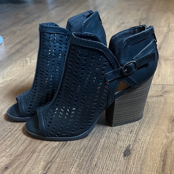 Jellypop Black Cut-Out Peep-Toe Heeled Boots NwOT - Picture 8 of 8